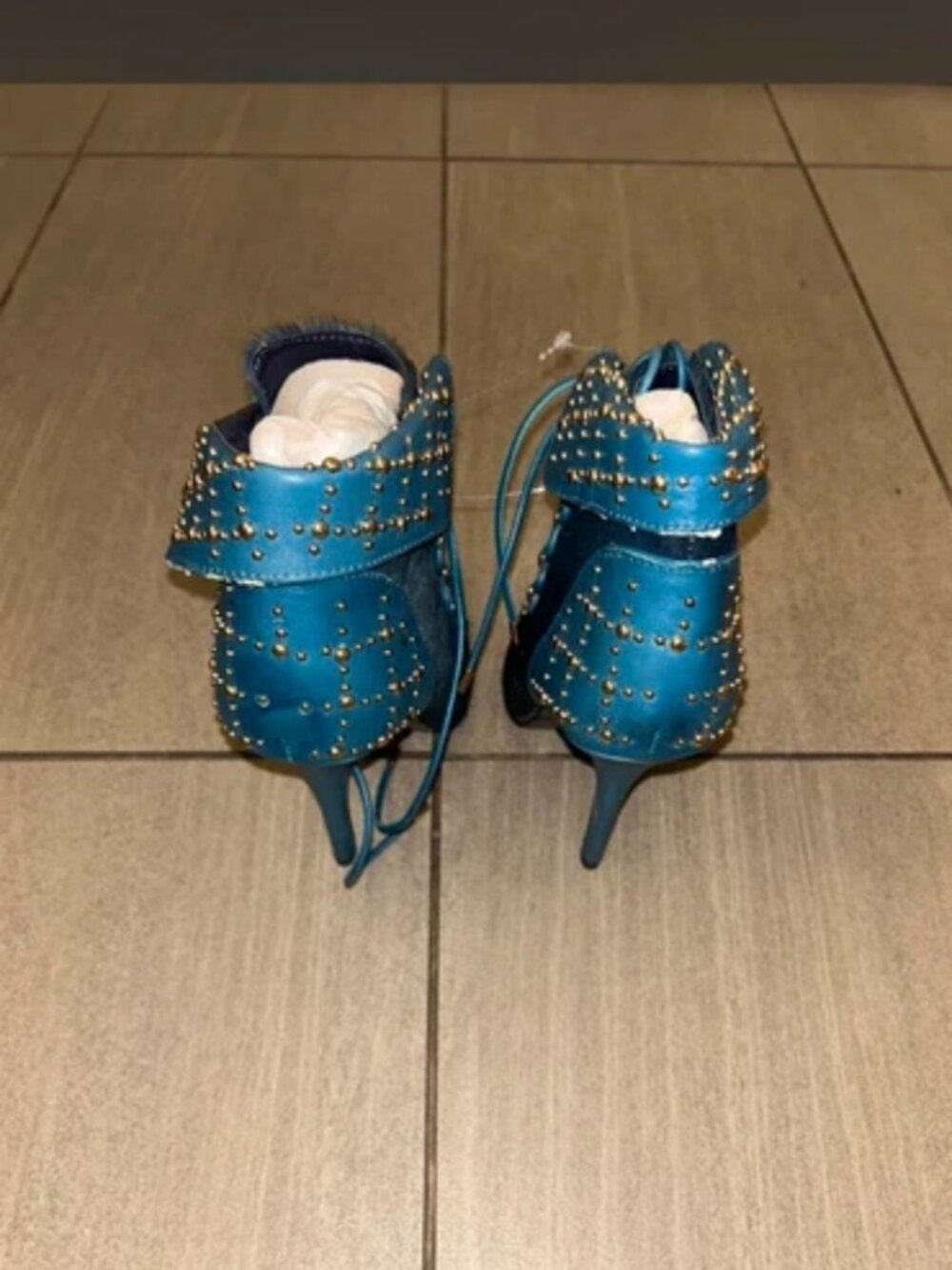 Heels - Picture 2 of 4